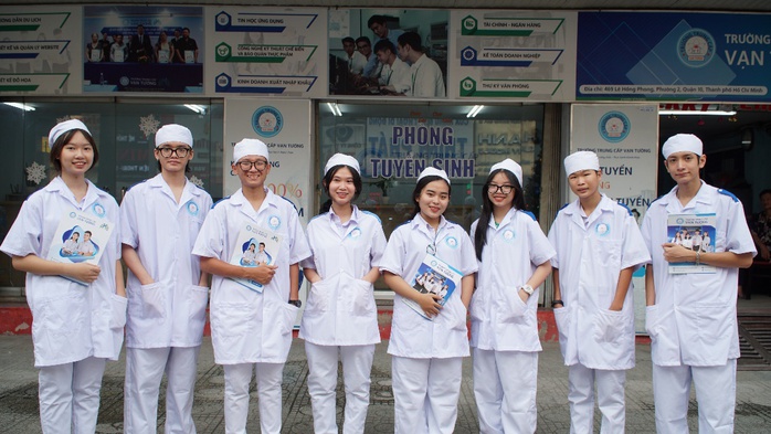 HỌC TRUNG CẤP NGHỀ – LỰA CHỌN ĐỂ THÀNH CÔNG Ở TUỔI 18? - Ảnh 1. HỌC TRUNG CẤP NGHỀ – LỰA CHỌN ĐỂ THÀNH CÔNG Ở TUỔI 18? - Ảnh 1.