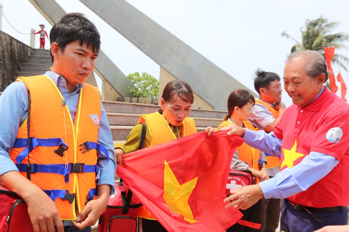 Xúc động hình ảnh cờ Tổ quốc tung bay trên huyện đảo Cồn Cỏ - Ảnh 5. Xúc động hình ảnh cờ Tổ quốc tỷ lệ kèo nhà cái malaysia trên huyện đảo Cồn Cỏ - Ảnh 5.