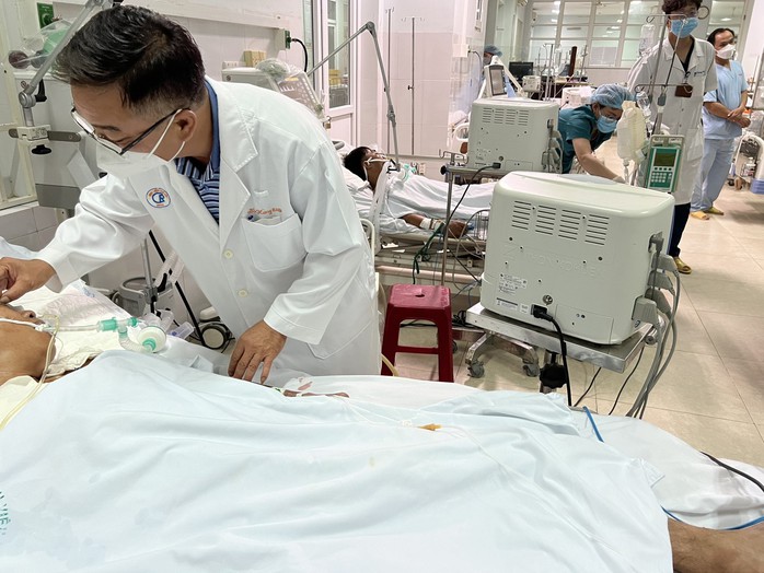 Thông tin mới nhất sức khỏe các bệnh nhân vụ ngộ độc cá chép ở Quảng Nam - Ảnh 2.