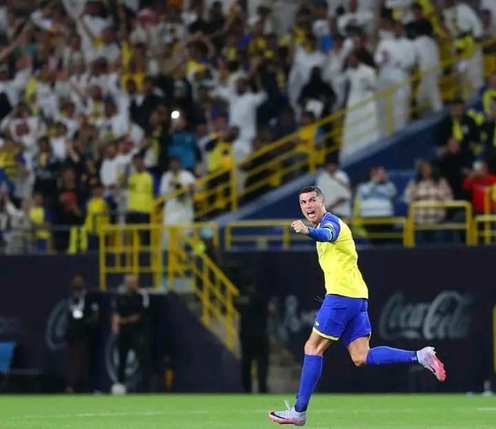 Ronaldo lập siêu phẩm giúp Al Nassr lội ngược dòng - Ảnh 2.