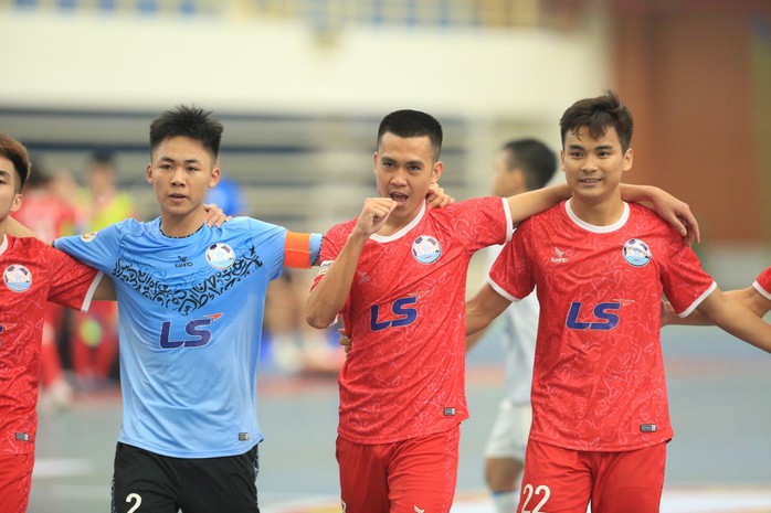 Futsal HDBank VĐQG 2023: Tân binh Hà Nội bay cao, Thái Sơn Bắc chia điểm phút cuối - Ảnh 2.