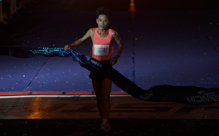 Giải chạy đêm District 1 Midnight Run đóng góp 700 triệu đồng Quỹ Vì người nghèo - Ảnh 7. Giải chạy đêm District tỷ lệ bóng đá kèo nhà cái đóng góp 700 triệu đồng Quỹ Vì người nghèo - Ảnh 7.