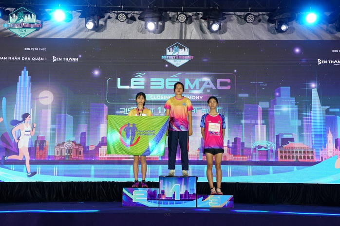 Giải chạy đêm District 1 Midnight Run đóng góp 700 triệu đồng Quỹ Vì người nghèo - Ảnh 6. Giải chạy đêm District tỷ lệ bóng đá kèo nhà cái đóng góp 700 triệu đồng Quỹ Vì người nghèo - Ảnh 6.