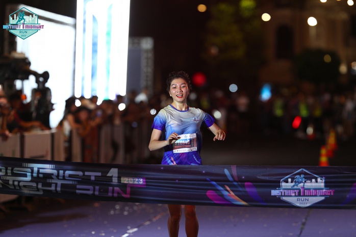 Giải chạy đêm District 1 Midnight Run đóng góp 700 triệu đồng Quỹ Vì người nghèo - Ảnh 5. Giải chạy đêm District tỷ lệ bóng đá kèo nhà cái đóng góp 700 triệu đồng Quỹ Vì người nghèo - Ảnh 5.