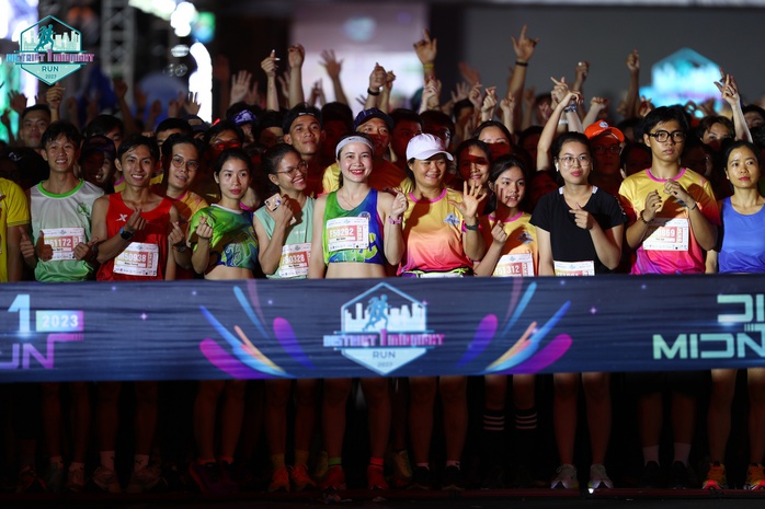 Giải chạy đêm District 1 Midnight Run đóng góp 700 triệu đồng Quỹ Vì người nghèo - Ảnh 1. Giải chạy đêm District tỷ lệ bóng đá kèo nhà cái đóng góp 700 triệu đồng Quỹ Vì người nghèo - Ảnh 1.