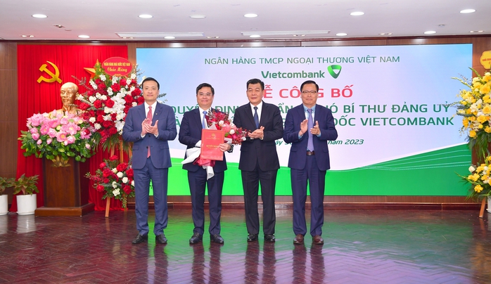 Vietcombank 60 năm - Thắp sáng niềm tin, vươn ra biển lớn - Ảnh 1. Vietcombank 60 năm - Thắp sáng niềm tin, vươn ra biển lớn - Ảnh 1.