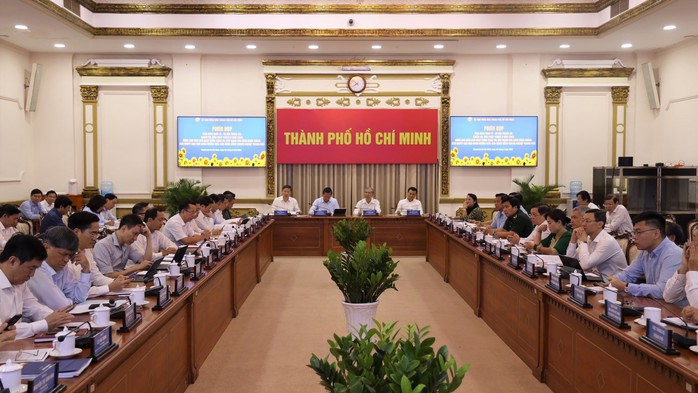 Chủ tịch UBND TP HCM Phan Văn Mãi nói về việc công nhân mất việc Công ty PouYuen bị thu thuế - Ảnh 1.