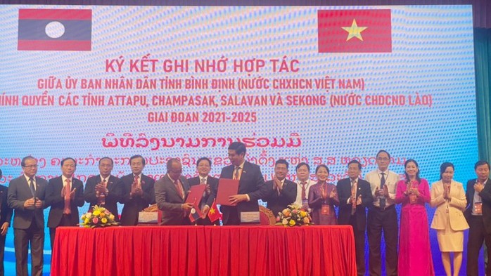 Bình Định ký kết hợp tác với chính quyền 4 tỉnh Nam Lào - Ảnh 2.