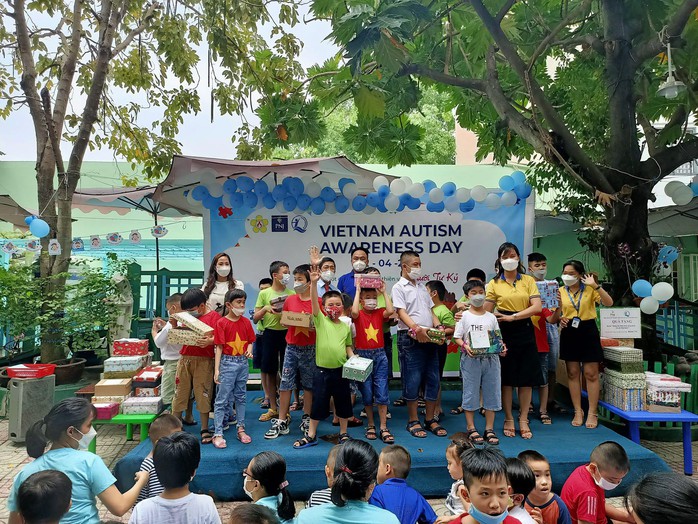 Trẻ rối loạn phổ tự kỉ: Cha mẹ đóng vai trò quyết định trong can thiệp điều trị - Ảnh 5. Trẻ rối loạn phổ tự kỉ: Cha mẹ đóng vai trò quyết định trong can thiệp điều trị - Ảnh 5.