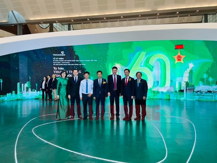 Thủ tướng trao danh hiệu Anh hùng lao động cho Vietcombank - Ảnh 2.