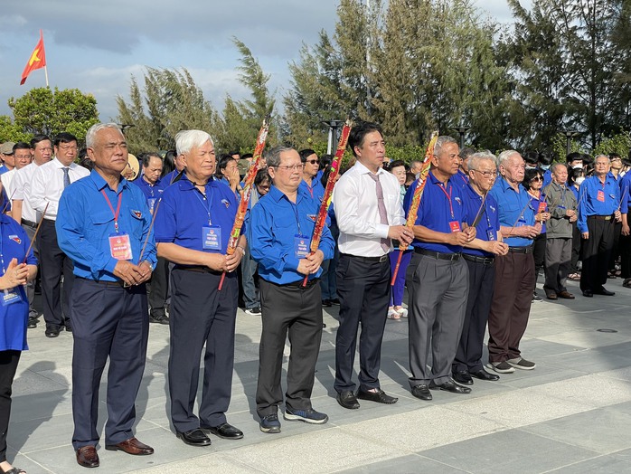 Hành trình Sống mãi tuổi hai mươi đến Khu tưởng niệm Chiến sĩ Gạc Ma - Ảnh 1.