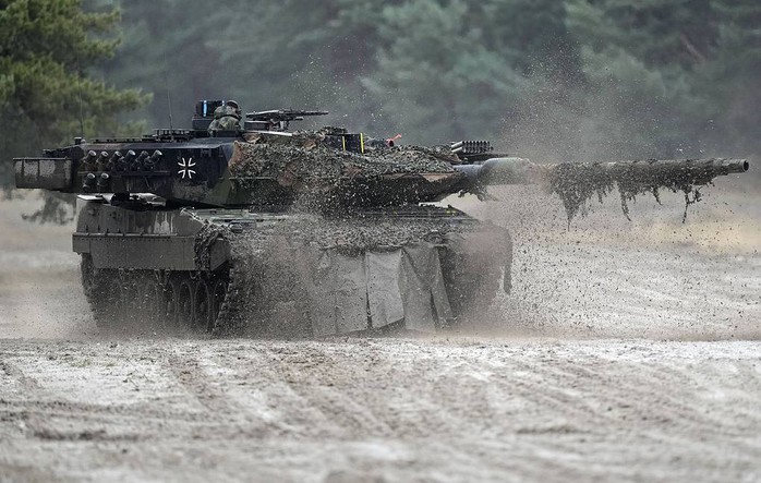 Tiểu đội Leopard 2A4 từ Ba Lan đổ bộ Ukraine trong tuần này - Ảnh 1.