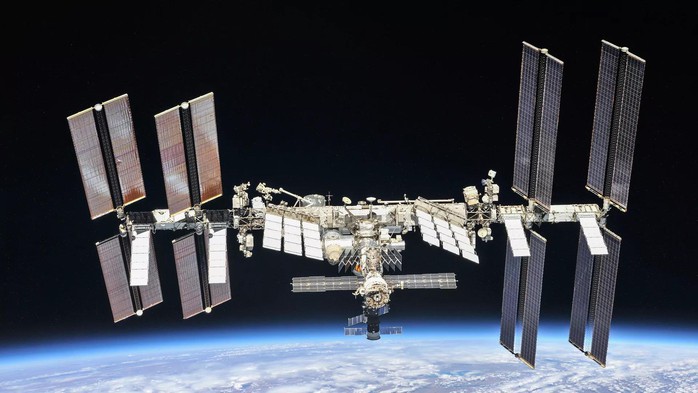 Bị đe dọa bất ngờ, tàu Nga phải khai hỏa đưa trạm ISS bỏ chạy - Ảnh 1.