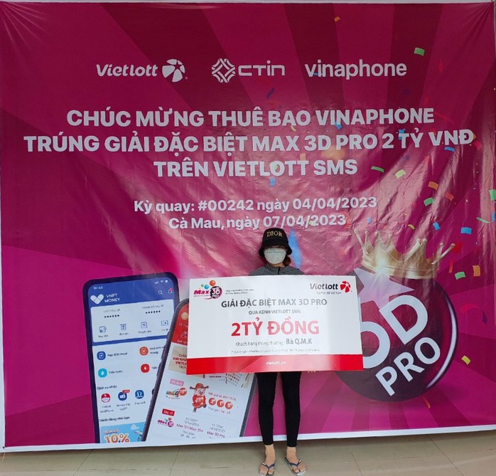 Người chơi tại Lạng Sơn lộ mặt nhận giải đặc biệt vé số Vietlott Max 3D Pro - Ảnh 4. Người chơi tại Lạng Sơn lộ mặt nhận giải đặc biệt vé số Vietlott Max 3D Pro - Ảnh 4.