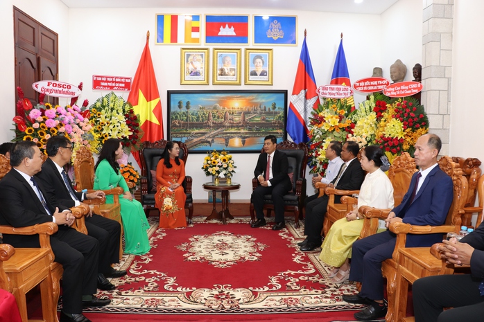 TP HCM chúc Tết Tổng Lãnh sự quán Campuchia, Thái Lan, Lào - Ảnh 1.
