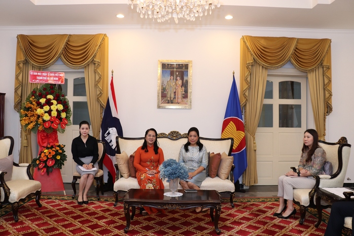 TP HCM chúc Tết Tổng Lãnh sự quán Campuchia, Thái Lan, Lào - Ảnh 3.