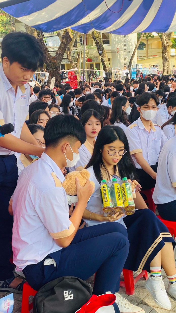 Trà mật ong Boncha đồng hành Đưa trường học đến thí sinh 2023 - Ảnh 4. Trà mật ong Boncha đồng hành Đưa trường học đến thí sinh 2023 - Ảnh 4.
