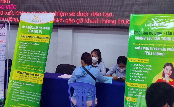 Hà Nội, TP HCM tuyển dụng hơn 2.700 vị trí việc làm - Ảnh 1.