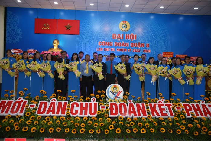 Ông Trương Công Hồ tái đắc cử Chủ tịch LĐLĐ quận 8 - Ảnh 2.