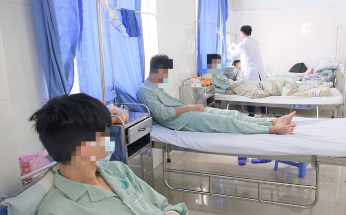 Bốn học sinh nhập viện cấp cứu sau khi hút thuốc lá điện tử - Ảnh 1.
