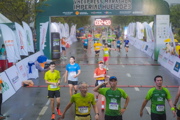 Huế náo nhiệt với giải chạy VnExpress Marathon Imperial Hue 2023 - Ảnh 2.