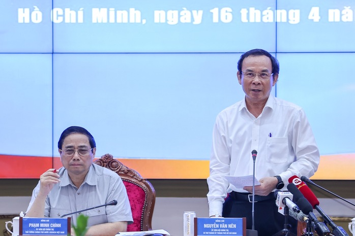 Bí thư Thành ủy Nguyễn Văn Nên: Cầu thủ, thậm chí huấn luyện viên, yếu thì phải thay - Ảnh 1.