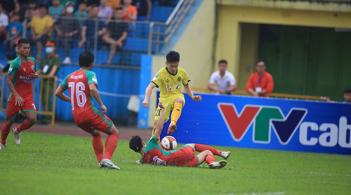 HLV CLB Bình Phước bị chỉ trích vì hành vi phi thể thao - Ảnh 3.