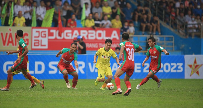 HLV CLB Bình Phước bị chỉ trích vì hành vi phi thể thao - Ảnh 5.