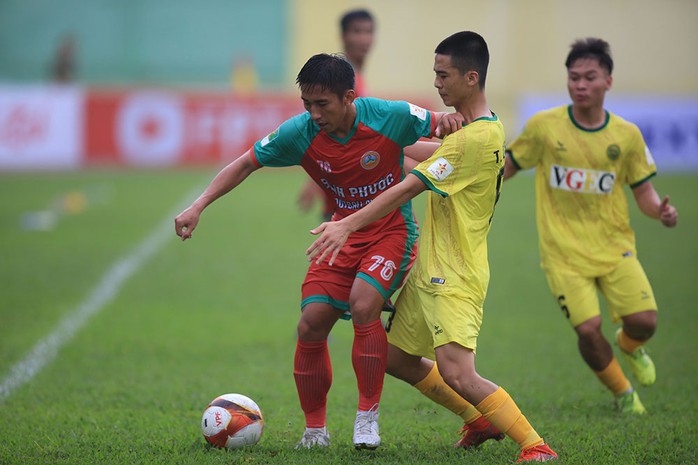 HLV CLB Bình Phước bị chỉ trích vì hành vi phi thể thao - Ảnh 4.
