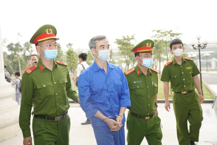 Cựu giám đốc Bệnh viện Tim Hà Nội nhận sai - Ảnh 1.
