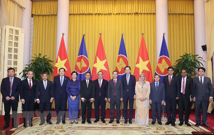 Đại sứ các nước ASEAN đến chúc  mừng Chủ tịch nước Võ Văn Thưởng - Ảnh 1.