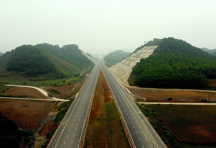Hoàn thành hầm Thung Thi trên cao tốc Mai Sơn - Quốc lộ 45 - Ảnh 4.