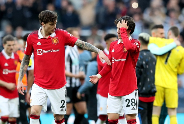 Thua thảm Newcastle, Man United trượt dài giải Ngoại hạng - Ảnh 7. Thua thảm Newcastle, tỷ lệ cá cược kèo nhà cái trượt dài giải Ngoại hạng - Ảnh 7.