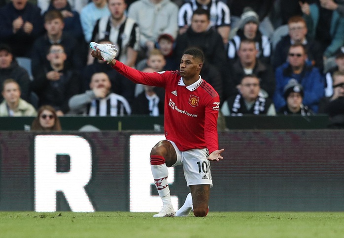 Thua thảm Newcastle, Man United trượt dài giải Ngoại hạng - Ảnh 1. Thua thảm Newcastle, tỷ lệ cá cược kèo nhà cái trượt dài giải Ngoại hạng - Ảnh 1.