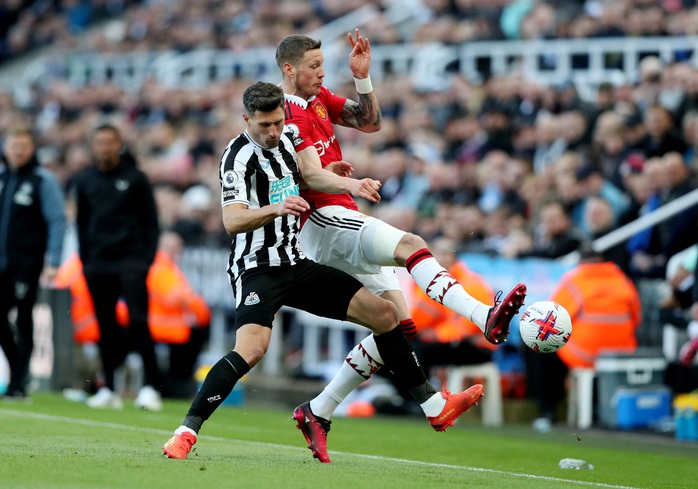 Thua thảm Newcastle, Man United trượt dài giải Ngoại hạng - Ảnh 2. Thua thảm Newcastle, tỷ lệ cá cược kèo nhà cái trượt dài giải Ngoại hạng - Ảnh 2.