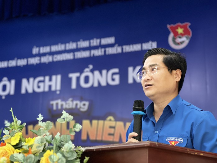 Chủ tịch UBND tỉnh Tây Ninh tặng bằng khen cho Báo Người Lao Động - Ảnh 1.