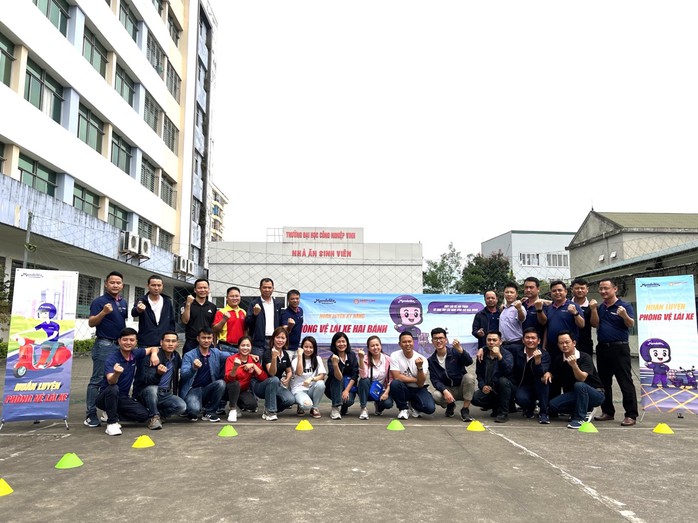 Mondelez Kinh Đô tổ chức huấn luyện phòng vệ lái xe cho nhân viên bán hàng - Ảnh 1. Mondelez Kinh Đô tổ chức huấn luyện phòng vệ lái xe cho nhân viên bán hàng - Ảnh 1.