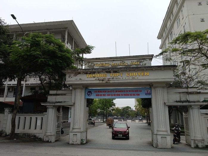 Vụ nữ sinh tự tử nghi do bạo lực học đường: Một số giáo viên, học sinh nhận tin nhắn đe doạ - Ảnh 1.