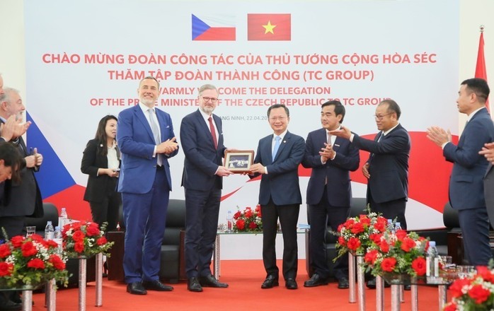 Thủ tướng Cộng hòa Czech kết thúc tốt đẹp chuyến thăm Việt Nam - Ảnh 1.