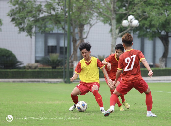 U17 Việt Nam tập huấn tại Qatar, Nhật Bản chuẩn bị Asian Cup 2023 - Ảnh 1.