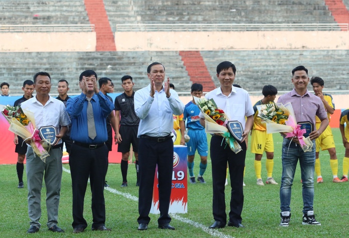 U19 VĐQG 2023: Đà Nẵng cầm chân ĐKVĐ Hà Nội, Khánh Hòa vươn lên đầu bảng - Ảnh 1.