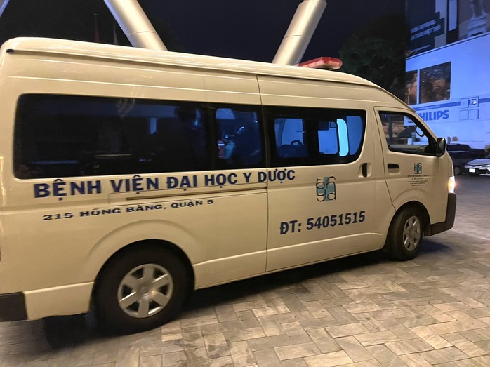 Chuyến xe đặc biệt chở cô gái bị cây đè từ Đắk Lắk xuống TP HCM - Ảnh 2.