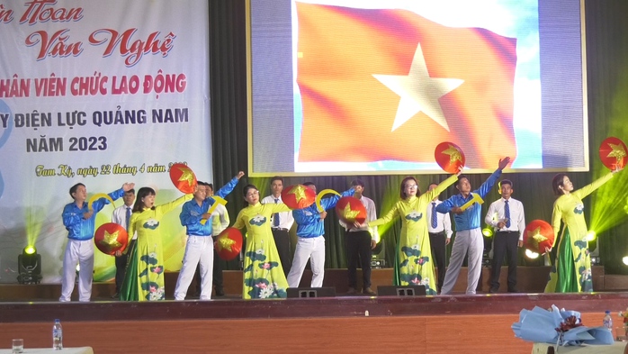 Liên hoan văn nghệ công nhân viên chức lao động Công ty Điện lực Quảng Nam - Ảnh 1. Liên hoan văn nghệ công nhân viên chức lao động Công ty Điện lực Quảng Nam - Ảnh 1.