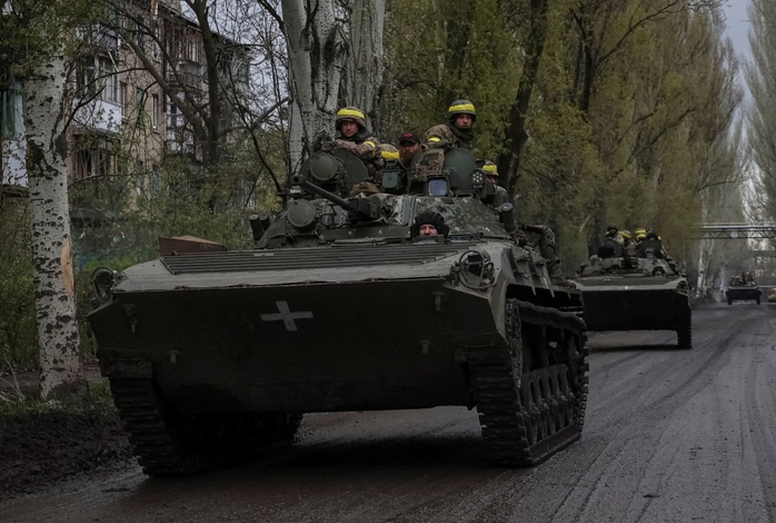 Nga sơ tán dân ở Kherson, Ukraine tính xuyên thủng phòng tuyến - Ảnh 2.