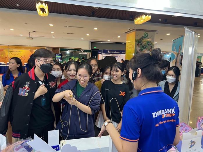 Eximbank hợp tác toàn diện cùng Đại học Kinh tế TP HCM - Ảnh 2.