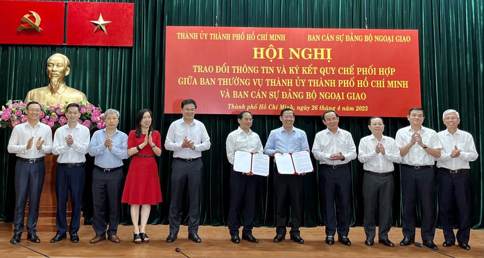 Thành ủy TP HCM và Ban Cán sự Đảng Bộ Ngoại giao: Triển khai thực hiện hiệu quả quy chế phối hợp - Ảnh 1.