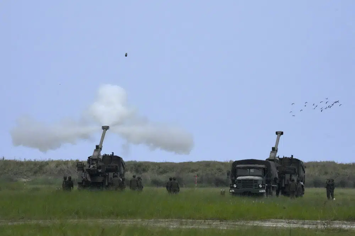 Hỏa thần HIMARS nã tên lửa vào tàu hộ vệ loại biên của Philippines - Ảnh 2.