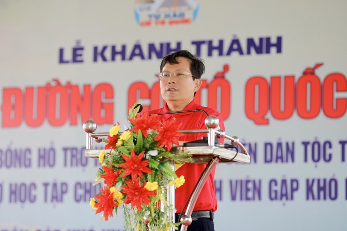 Khánh thành Đường cờ Tổ quốc, tặng học bổng và quà cho học sinh, người nghèo tại Cần Thơ - Ảnh 2.