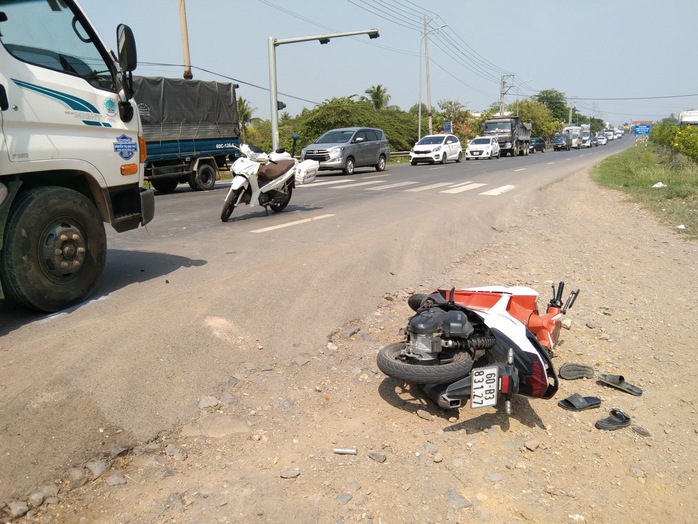 .Đồng Nai: Va chạm liên hoàn trên cầu La Ngà, 6 người thương vong - Ảnh 4.