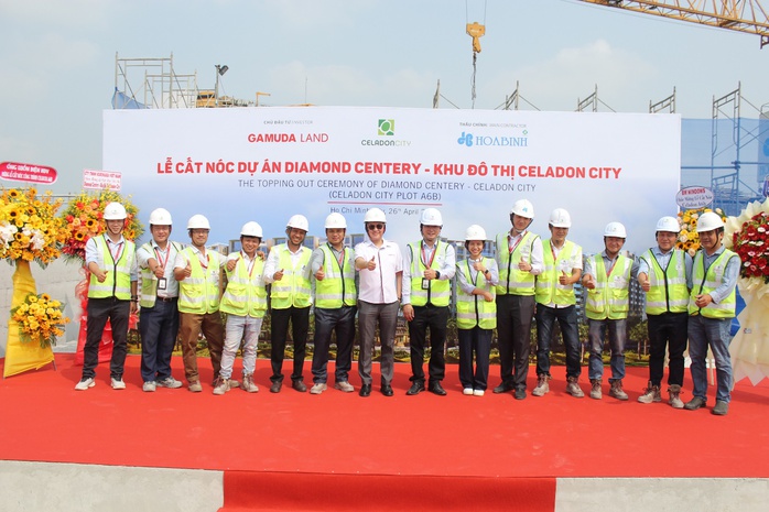 Gamuda Land hoàn thành cắt nóc Diamond Centery đúng tiến độ. - Ảnh 1. Gamuda Land hoàn thành cắt nóc Diamond Centery đúng tiến độ. - Ảnh 1.